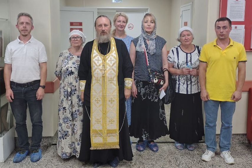 Протоиерей Андрей Метелев совершил молебен и освящение плодов в Дальневосточном медицинском центре