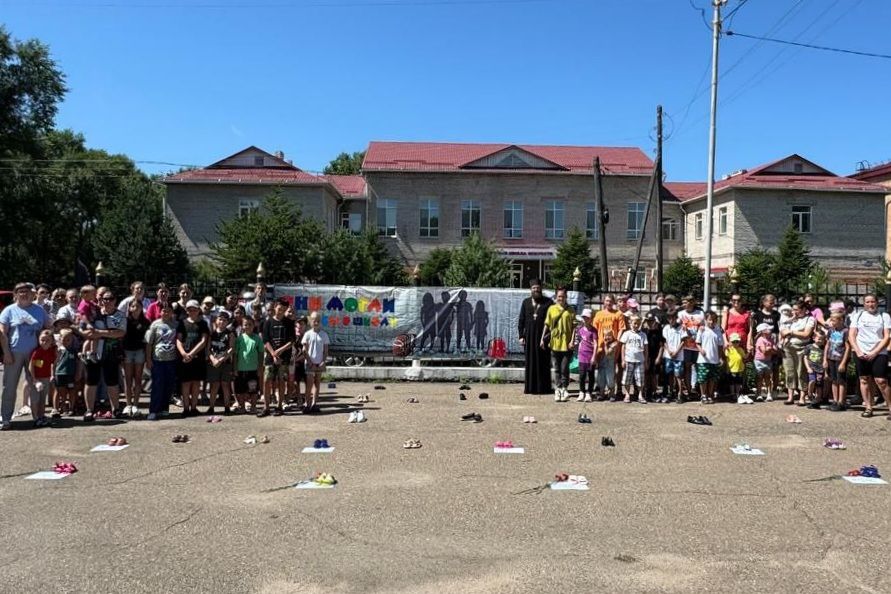 В храме села Покровка провели ежегодную акцию «Они могли бы пойти в школу»