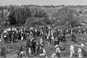 О ЧЕМ ПИШУТ ВЕДОМОСТИ В СЕНТЯБРЕ 1912 г.: В рамках масштабного крестного хода паломники со всего Уссурийского края достигли Царской арки в с. Никольское
