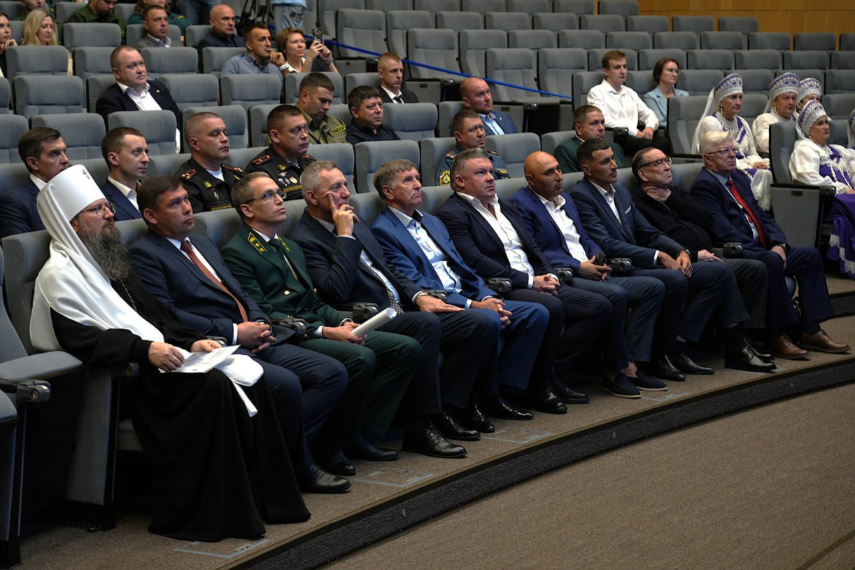 Митрополит Павел поздравил работников лесной промышленности Приморья с профессиональным праздником