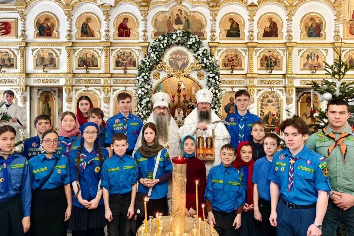 Члены Братства православных следопытов доставили Вифлеемский огонь во Владивосток