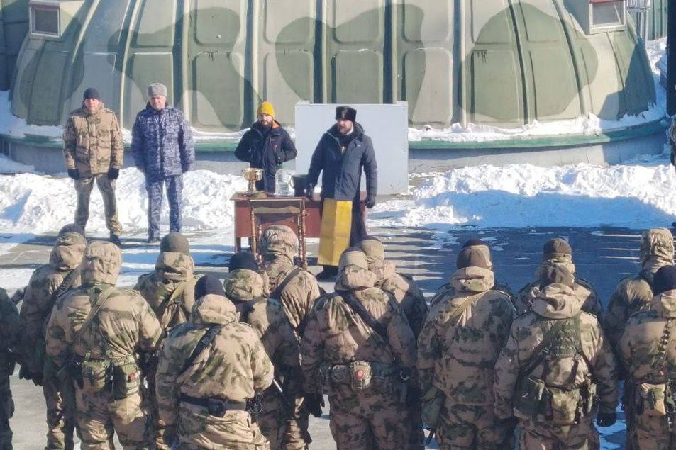 Настоятель храма Богоявления г. Артёма напутствовал воинов перед отправкой в зону СВО
