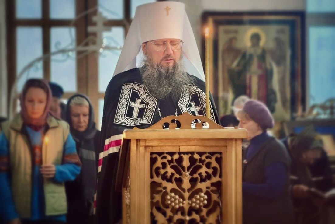 В Порт-Артурском храме правящий архиерей совершил великое повечерие с чтением покаянного канона прп. Андрея Критского