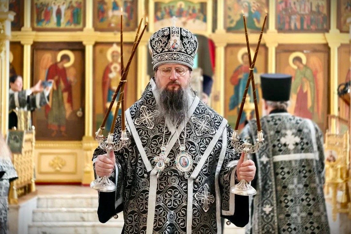 Архиерейское богослужение состоялось в Свято-Никольском соборе