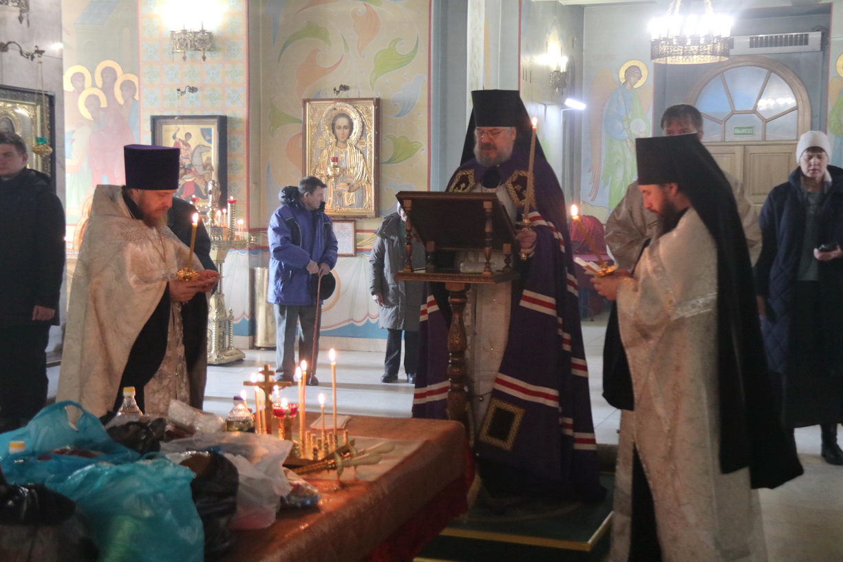 Епископ Николай возглавил заупокойное богослужение в Казанском Кафедральном соборе г. Находки.