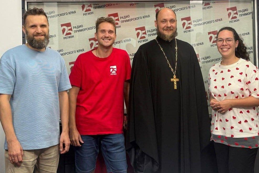 Тема нового выпуска программы «Мирское» — обычный день в Церкви