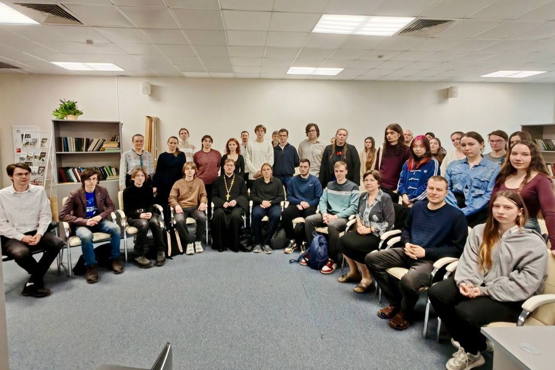 Духовное служение в условиях СВО: иерей Павел Моисеев поделился со студентами ДВФУ опытом поддержки и укрепления духа воинов