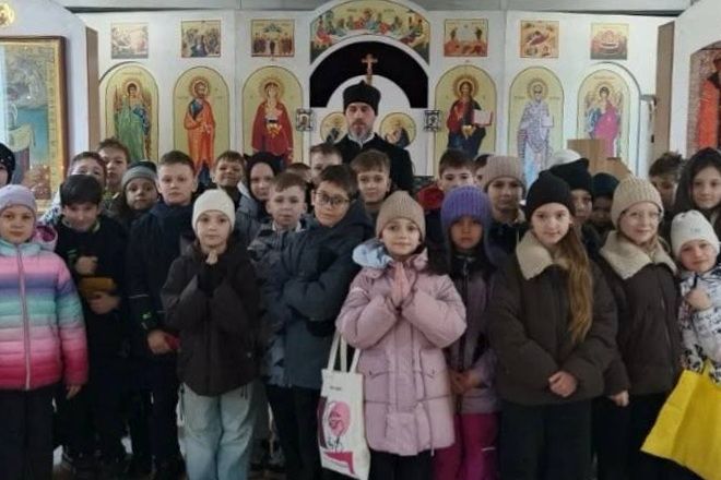 Знакомство с православной верой: младшеклассники школы № 83 посетили храм свв. блгв. князей Бориса и Глеба