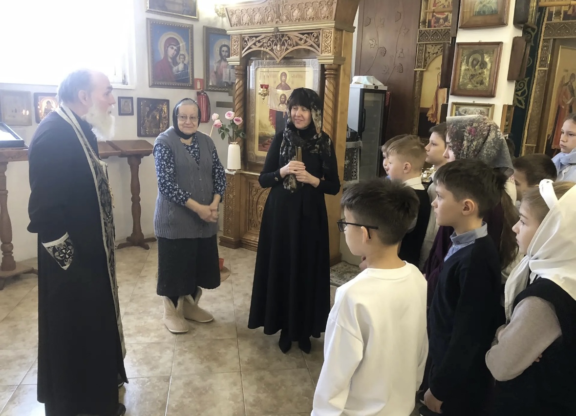 Экскурсия школьников в храм Николая Чудотворца г. Большой Камень.