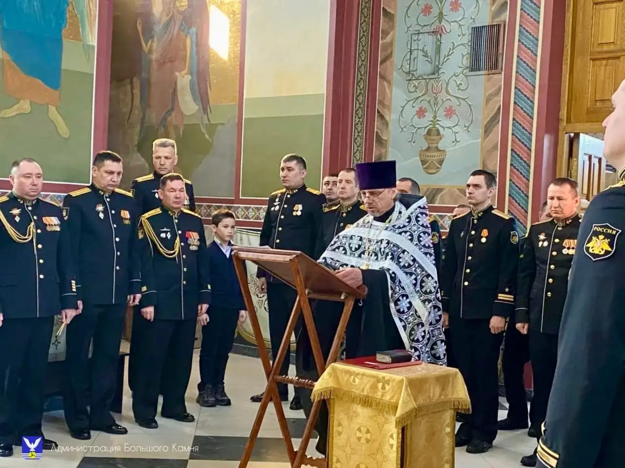 Молебен для моряков-подводников прошел в храме апостола Петра г. Большой Камень.