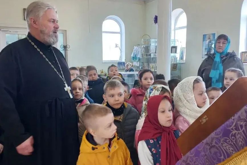 Дошколята из Уссурийска посетили храм Всех Святых с экскурсией