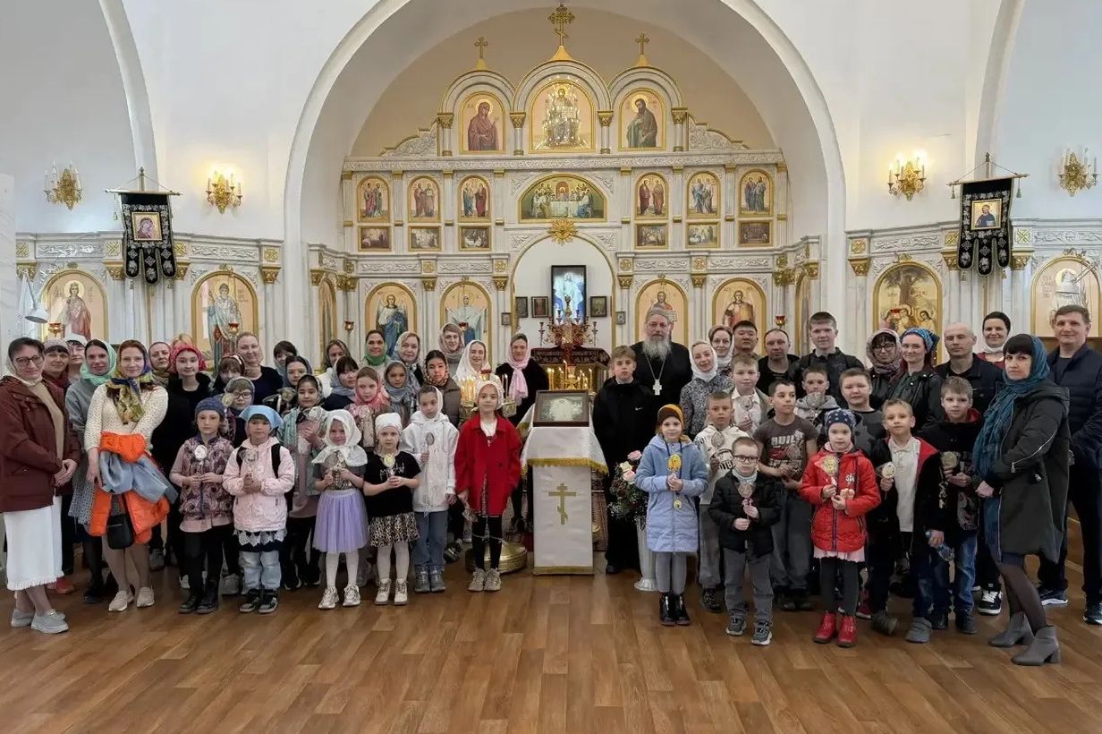 В Покровском храме п. Угловое прошла экскурсия для юных гостей из творческого центра 