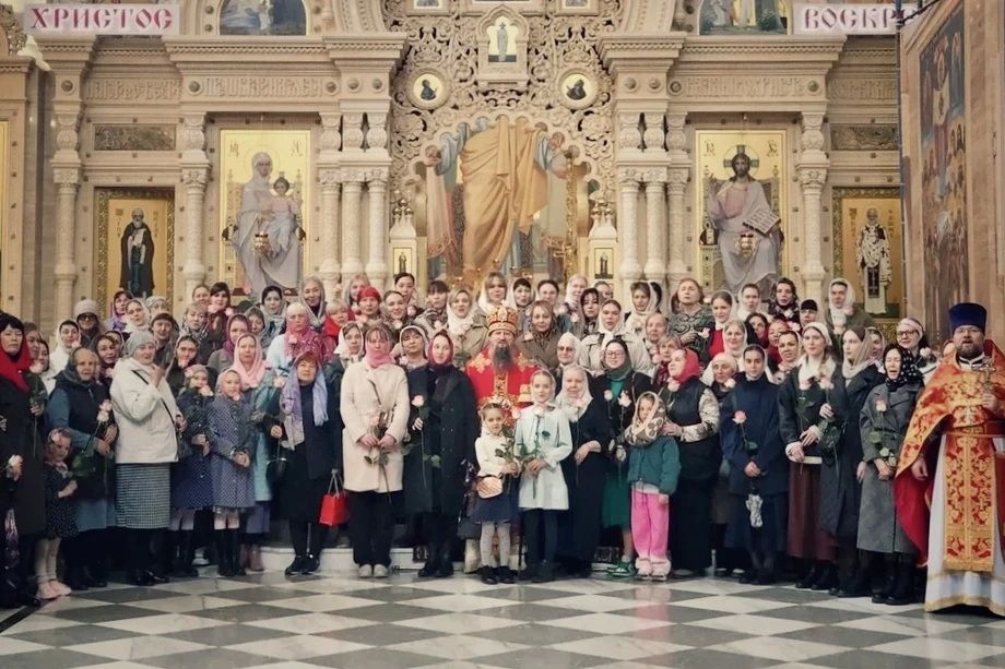 Литургию в Неделю Жен-мироносиц в главном храме Приморья совершил митрополит Павел