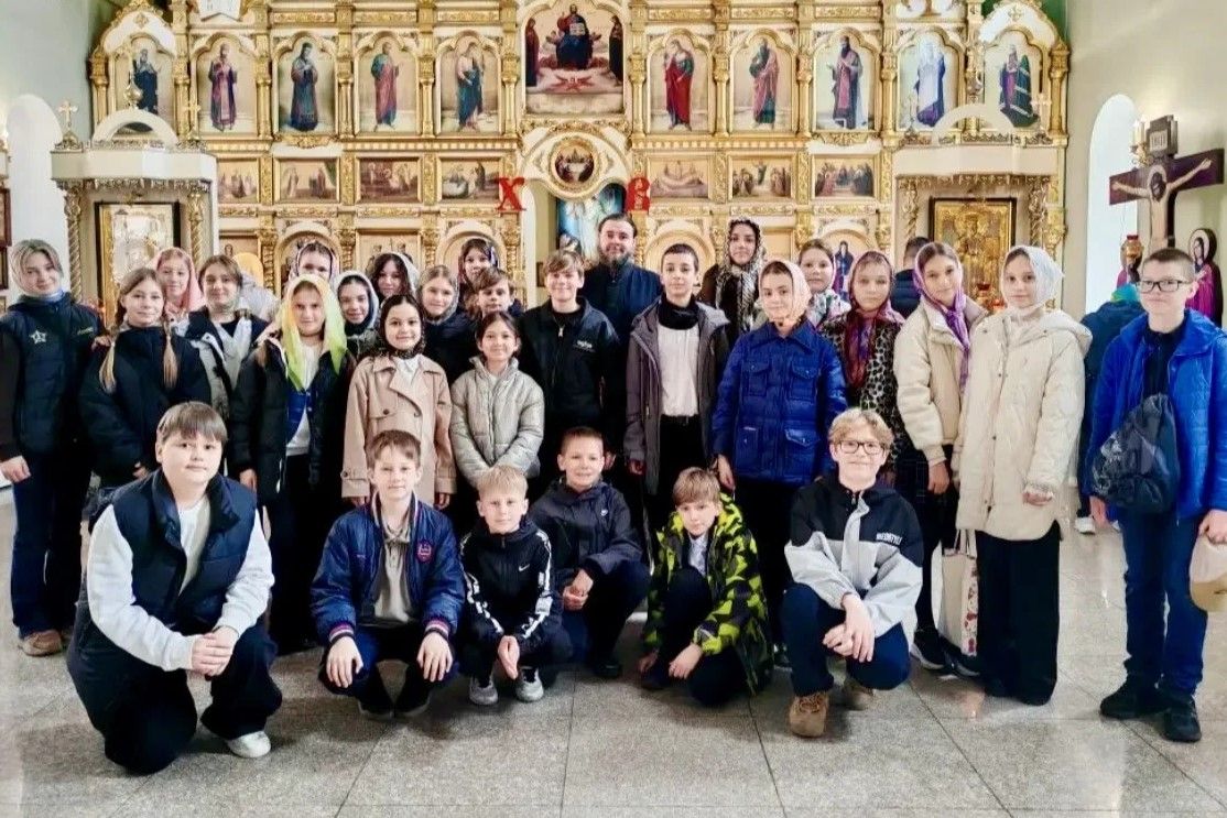 Экскурсия для пятиклассников прошла в Свято-Никольском храме Владивостока