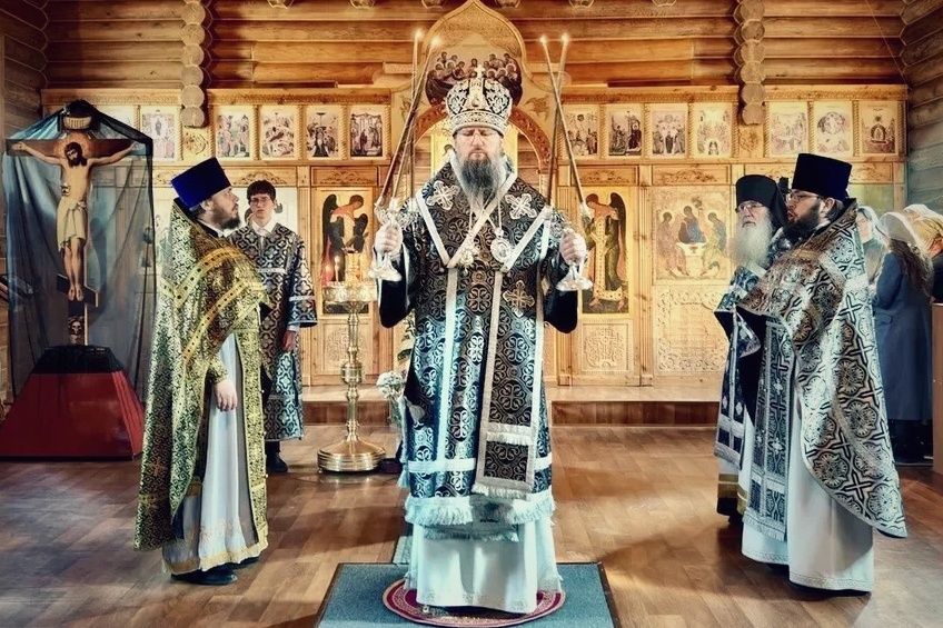 В храме в честь Святой Живоначальной Троицы состоялось архиерейское богослужение