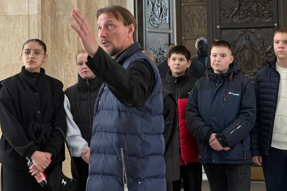 Экскурсия для юнармейцев прошла в Спасо-Преображенском соборе