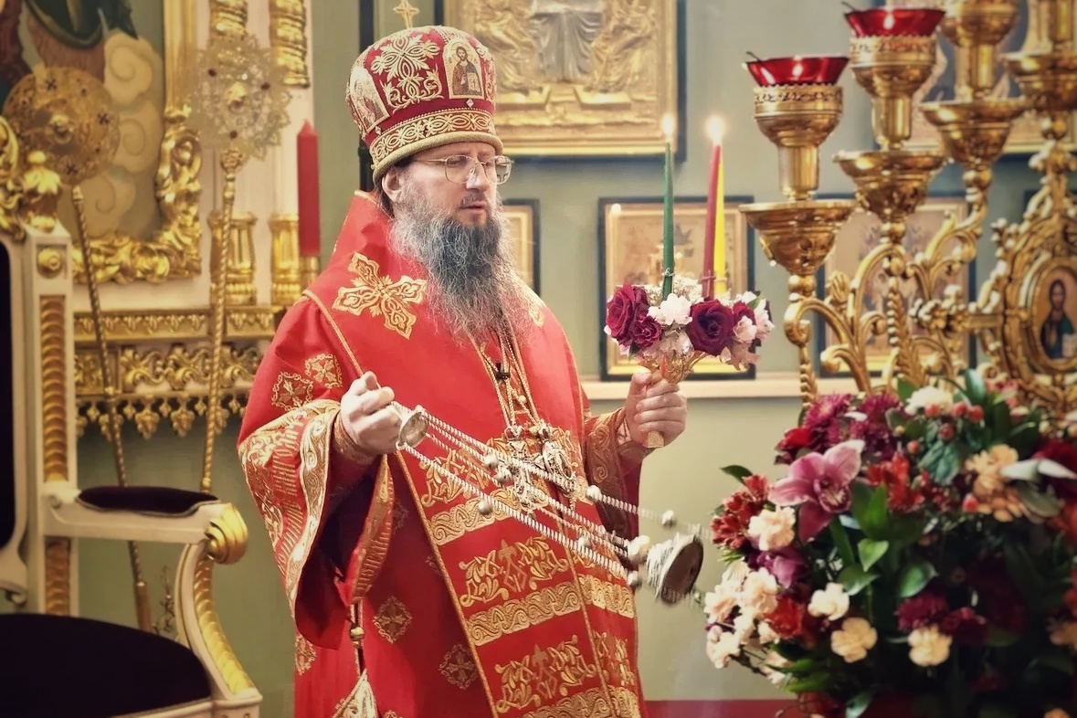 Митрополит Павел возглавил Литургию в Покровском храме Владивостока