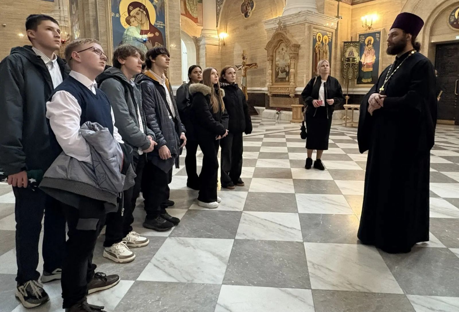 Учащиеся школы № 11 познакомились с духовными ценностями в Спасо-Преображенском соборе