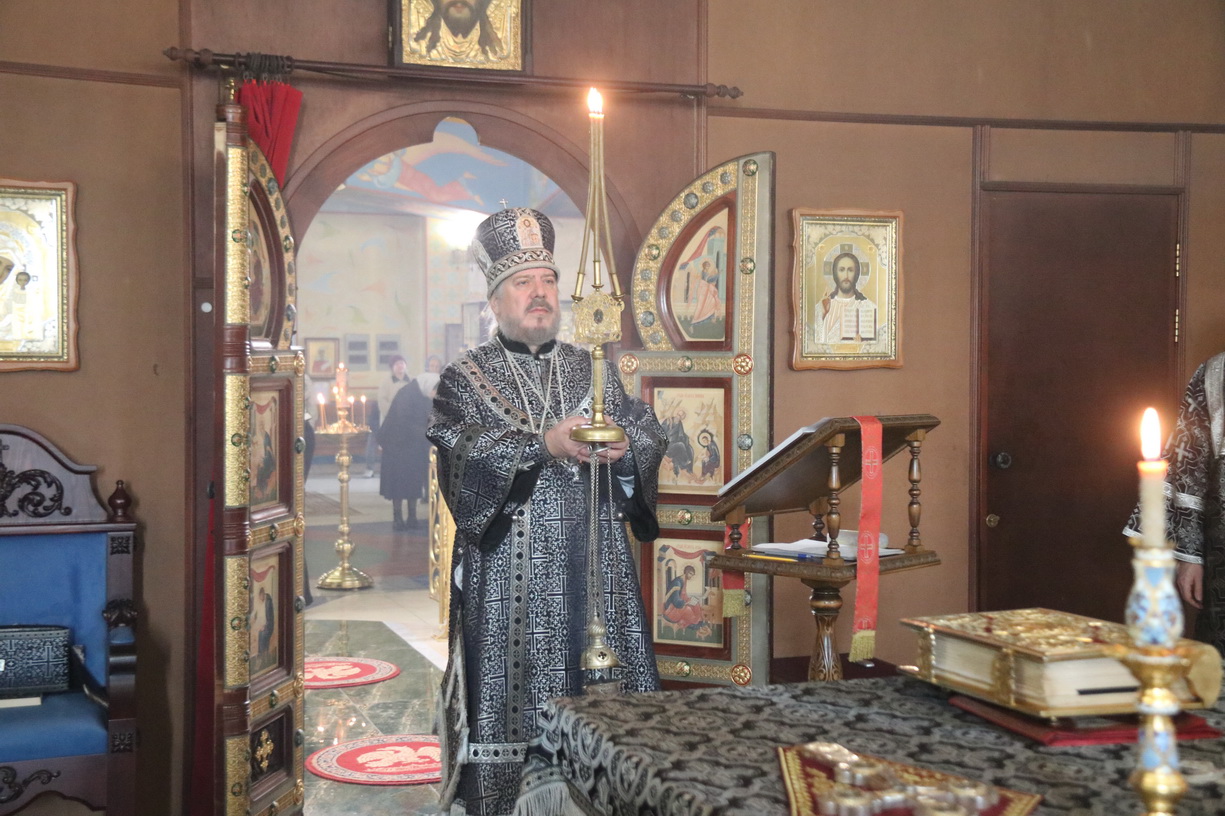 Епископ Находкинский и Преображенский Николай возглавил Литургию Преждеосвященных Даров в Казанском соборе г. Находки.