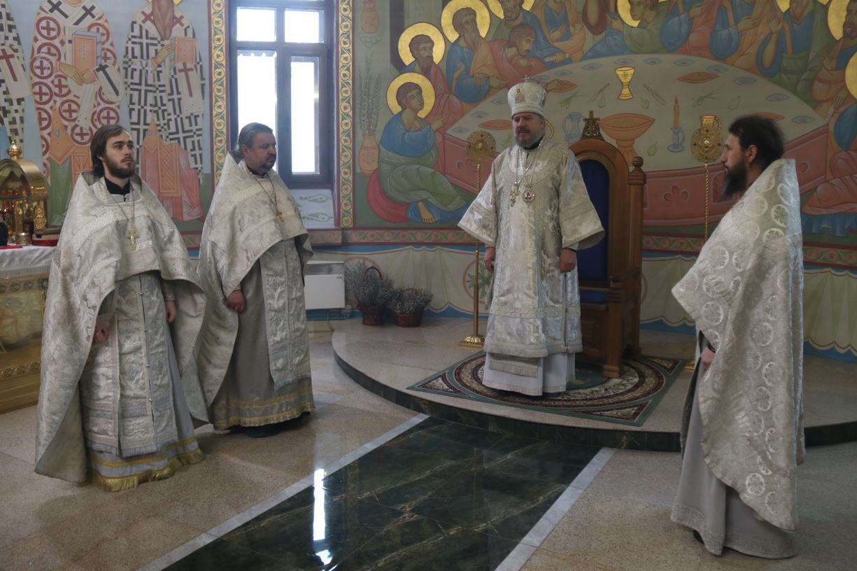 В Лазареву субботу епископ Находкинский и Преображенский Николай совершил Божественную литургию в Казанском кафедральном соборе г. Находки.