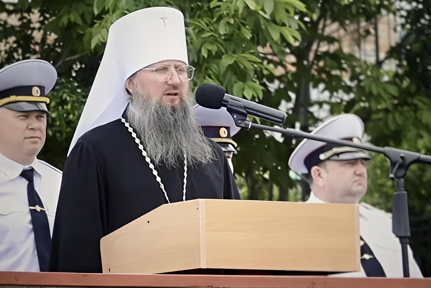 Митрополит Павел поздравил выпускников Дальневосточного юридического института МВД России имени И.Ф. Шилова с присвоением лейтенантских погон