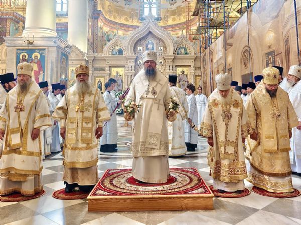 Пять архиереев совершили Литургию престольного праздника кафедрального собора Владивостока