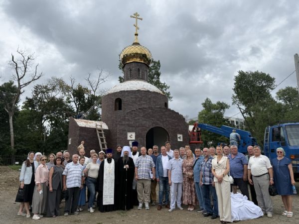 Глава митрополии освятил крест для новой часовни великомученика Георгия Победоносца