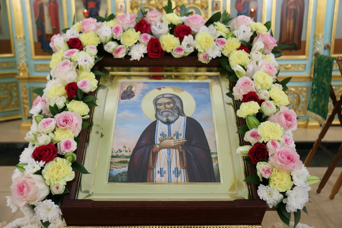 В день памяти преподобного Серафима Саровского, епископ Находкинский и Преображенский Николай совершил Божественную литургию в Свято-Серафимовском храме при ОАО "Владхлеб" г. Владивостока.
